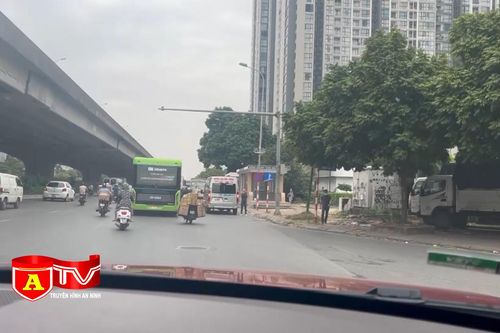 Cuối năm 'xe dù bến cóc' lại nóng…