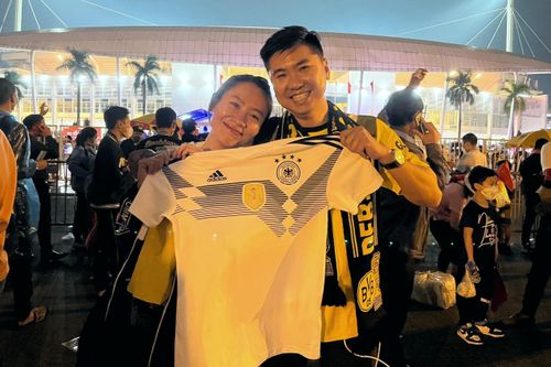 Fan Dortmund từ TP.HCM ra Hà Nội chờ gặp thần tượng
