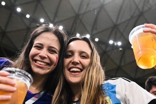 Messi không thể về nhà quá sớm