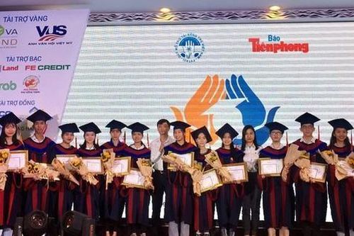 Nâng bước thủ khoa: Chạm tay vào giấc mơ của tân thủ khoa Trường Đại học Giáo dục