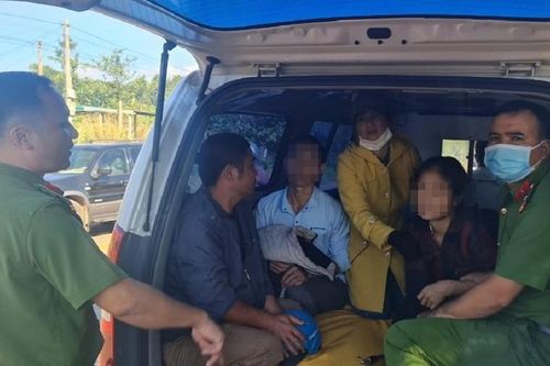 Giải cứu bé trai bị cha, mẹ mắc bệnh tâm thần nhốt trong nhà nhiều ngày