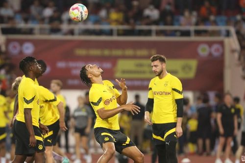 Cầu thủ Dortmund hào hứng làm quen sân Mỹ Đình