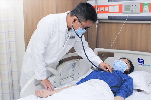 Tập thể dục quá sức, cô gái bị sốc phản vệ, phải nhập viện cấp cứu