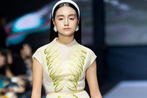 Mẫu nhí 'đa-zi-năng' nổi bật trên sàn catwalk Tuần lễ Thời trang Quốc tế Việt Nam