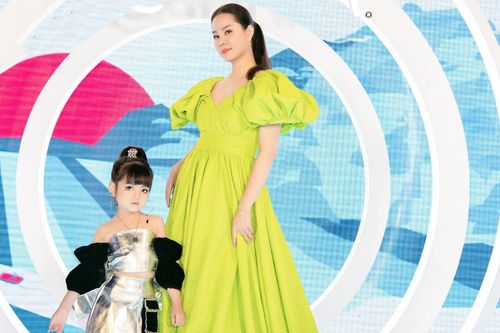 Lần lộ diện hiếm hoi của cô giáo đứng sau sự tỏa sáng của các mẫu nhí trên các sàn diễn tầm cỡ