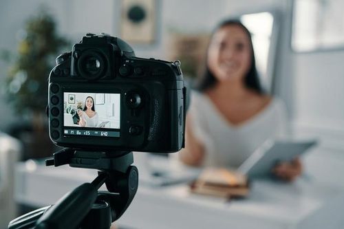Nghỉ việc ở Amazon, cô gái về làm việc 2 tiếng/ngày, cả tháng thu về gần tỷ đồng