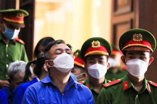 Cựu Giám đốc Bệnh viện Mắt TP.HCM xin tòa giảm nhẹ tội cho thuộc cấp