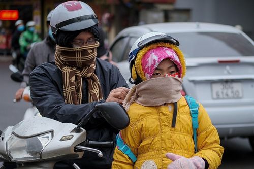 Đi làm sớm gần 1 tiếng để tránh tắc đường ngày trở rét