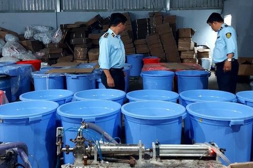 Phát hiện kho, xưởng sản xuất mỹ phẩm quy mô lớn