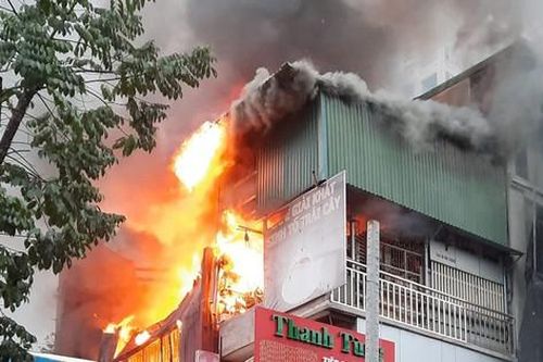 Cháy lớn 2 căn nhà ở Hà Nội