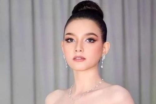 Hoa hậu Hoàn vũ Lào được bạn trai cầu hôn trên sàn catwalk