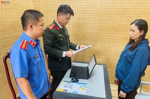 Phê chuẩn khởi tố nữ cán bộ Trường Cao đẳng lừa 'chạy việc' hơn 5 tỉ đồng