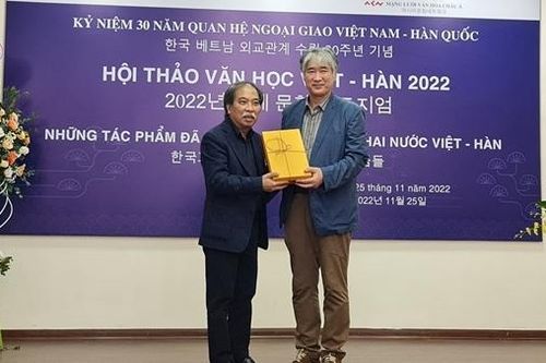 Giao lưu văn học Việt - Hàn: Thêm một cánh cửa mở ra thế giới
