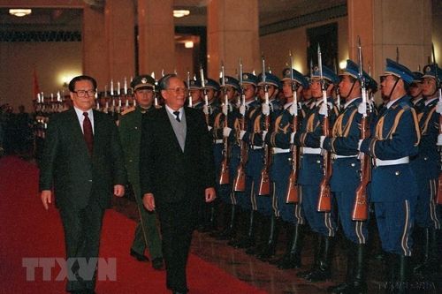 Hình ảnh về các nhà lãnh đạo Việt Nam và ông Giang Trạch Dân