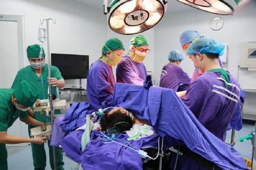 Hy hữu: Nam thanh niên nhảy cầu Bãi Cháy được cứu sống ngoạn mục