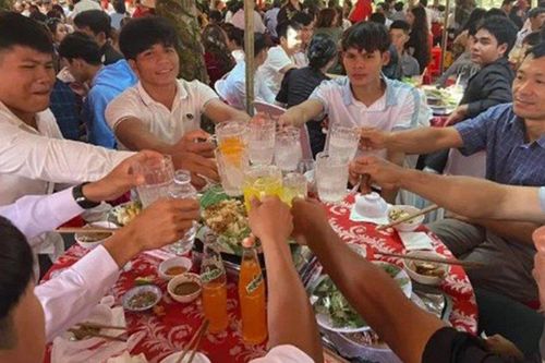 Cộng đồng mạng thích thú với đám cưới '3 không' độc đáo ở Bình Phước