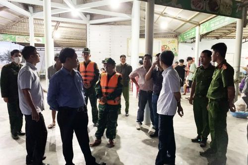 Thừa Thiên Huế: Tích cực tìm kiếm nam sinh viên mất tích khi tắm biển