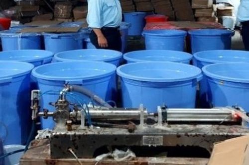 TP. Hồ Chí Minh: Phát hiện 5 kho chứa và xưởng pha chế dầu gội, sữa tắm giả