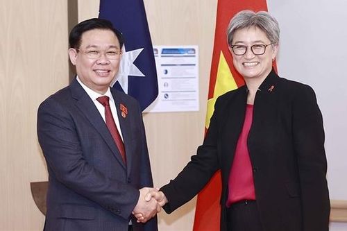 Chủ tịch Quốc hội Vương Đình Huệ tiếp Bộ trưởng Bộ Ngoại giao Australia