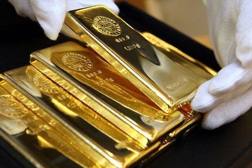 Diễn biến ngược chiều rút khoảng cách giữa giá vàng trong nước và thế giới còn gần 14,5 triệu đồng/lượng