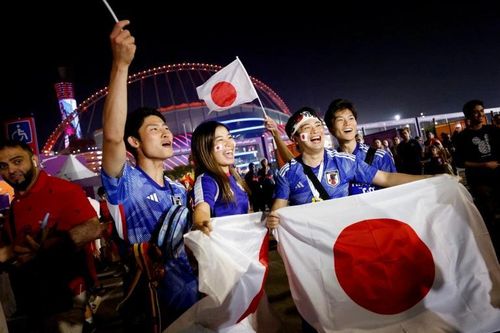 Người Nhật đổ ra đường ăn mừng kỳ tích World Cup 2022