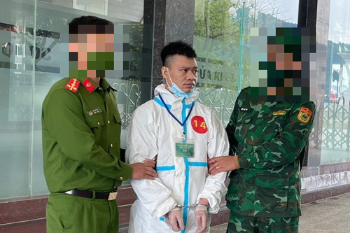Tiếp nhận công dân, phát hiện hai đối tượng có lệnh truy nã