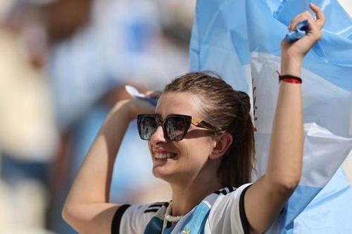 Đội nhà đi tiếp, hàng trăm fan Argentina cà khịa lại CĐV Saudi Arabia