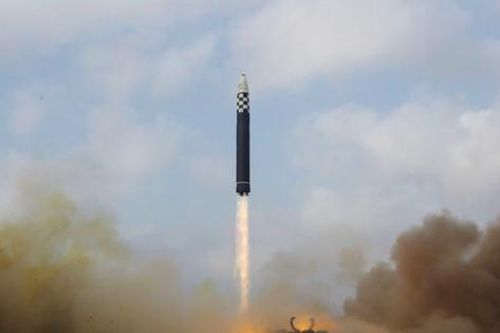 Mỹ trừng phạt 3 quan chức Triều Tiên sau vụ phóng ICBM