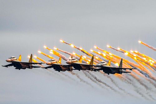 Su-30MK2, trực thăng Mi trình diễn tổng duyệt trên bầu trời Hà Nội