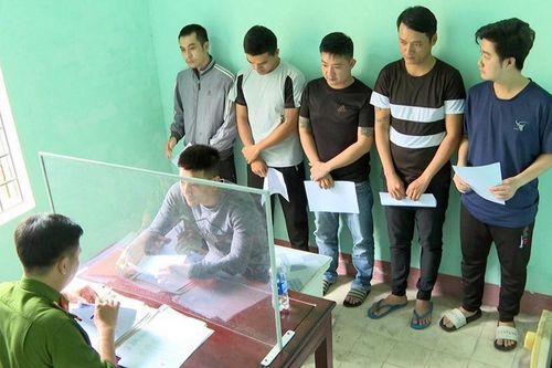 Phá đường dây cá độ bóng đá hơn 14 tỷ đồng núp bóng trong quán cà phê