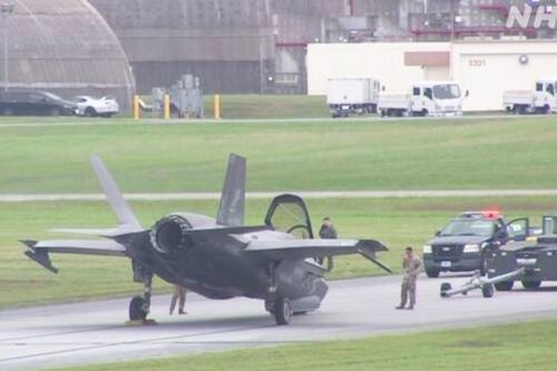 Máy bay tàng hình F-35B của Mỹ bất ngờ chúi mũi trên đường băng sau cú sập càng trước