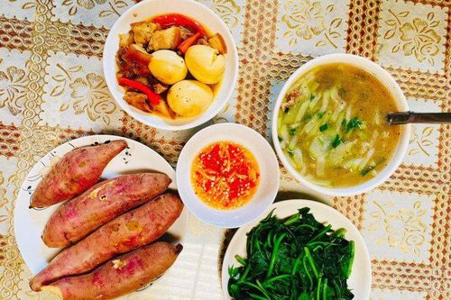 Xưa rồi cơm cữ khó ăn, sản phụ Pleiku tự nấu ai thấy cũng thèm