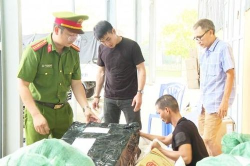 Thừa Thiên Huế: Bắt giữ số lượng lớn áo quần, giày dép, đồ điện tử
