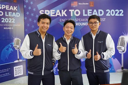 Thí sinh Trường THPT chuyên Thoại Ngọc Hầu thi hùng biện tiếng Anh Speak-to-Lead
