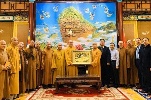 Hội trưởng Hiệp hội Phật giáo Trung Quốc chúc mừng Giáo hội Phật giáo Việt Nam