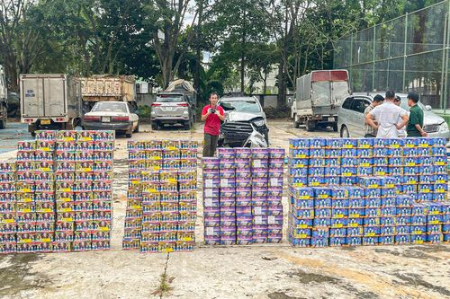 Cảnh sát truy đuổi ôtô chở hơn nửa tấn pháo trên quốc lộ