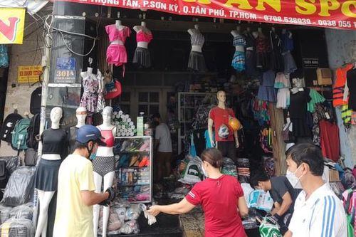 Khống chế kịp thời đám cháy ở cửa hàng bán đồ thể thao