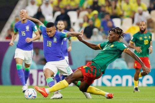 Cameroon hạ Brazil phút bù giờ