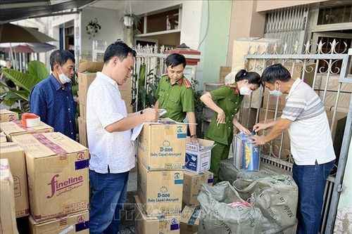 An Giang: Phát hiện số lượng lớn hàng hóa nghi nhập lậu