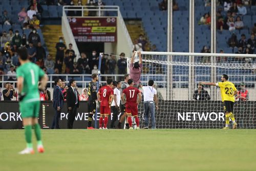 Lời khuyên của Chủ tịch LĐBĐ Nhật Bản và chuyện xà ngang bung ở sân Mỹ Đình