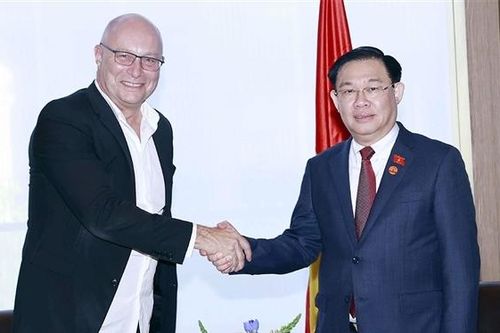 Chủ tịch Quốc hội Vương Đình Huệ tiếp Bộ trưởng Bộ Ngân khố Bang Victoria, Australia