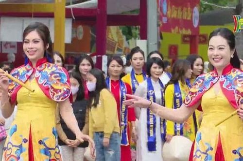 Màn đồng diễn áo dài của nữ doanh nhân Thủ đô
