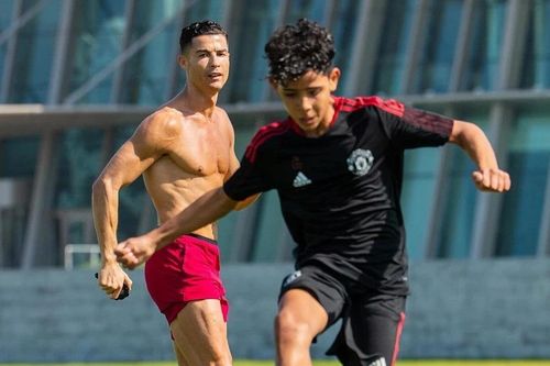 'Bố hổ' Cristiano Ronaldo