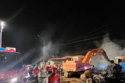 Vụ cháy kho phế liệu bên QL14B: Đã khống chế được ngọn lửa, giao thông trở lại bình thường