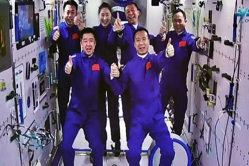 Tàu vũ trụ Thần Châu-14 trở về Trái đất sau 6 tháng trong vũ trụ