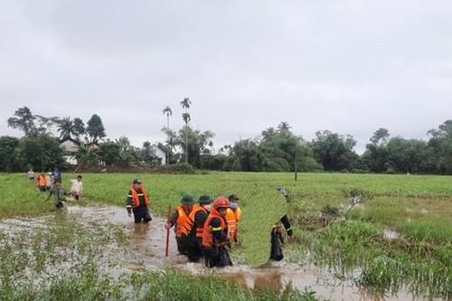 Hai cậu cháu ở TT-Huế bị lũ cuốn tử vong khi từ trường học về nhà