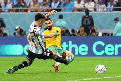 Khoảnh khắc vàng Argentina: Sao MU, Lisandro Martinez cứu thua ngoạn mục
