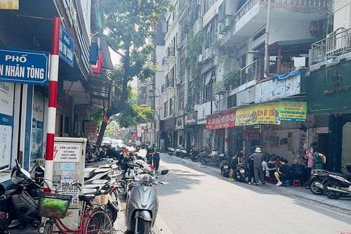 Hà Nội: Tái diễn tình trạng lấn chiếm vỉa hè, lòng đường