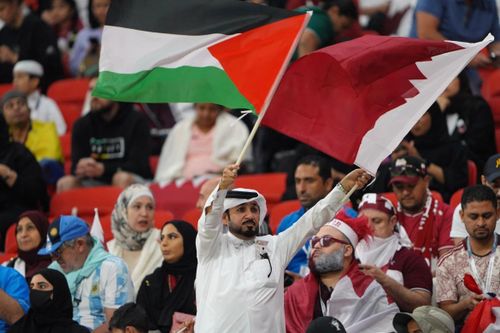 Những tiếng hét lớn của CĐV Arab khi gặp nhà báo Israel