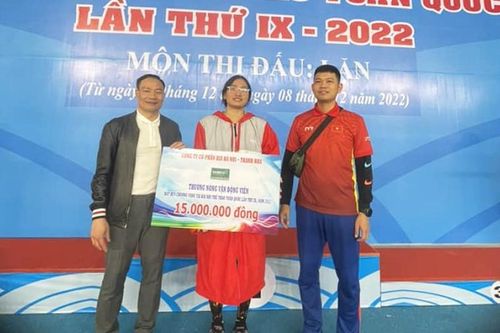 Cao Thị Duyên lập cú đúp HCV cho đoàn Thanh Hóa trong ngày ra quân môn lặn tại Đại hội Thể thao toàn quốc lần thứ IX